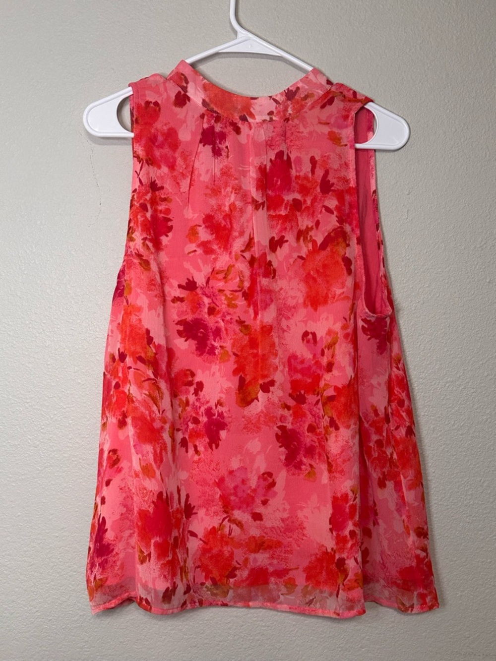 Coral Pink Floral Tie-Neck Sleeveless Blouse Size L NWOT - Picture 2 of 3